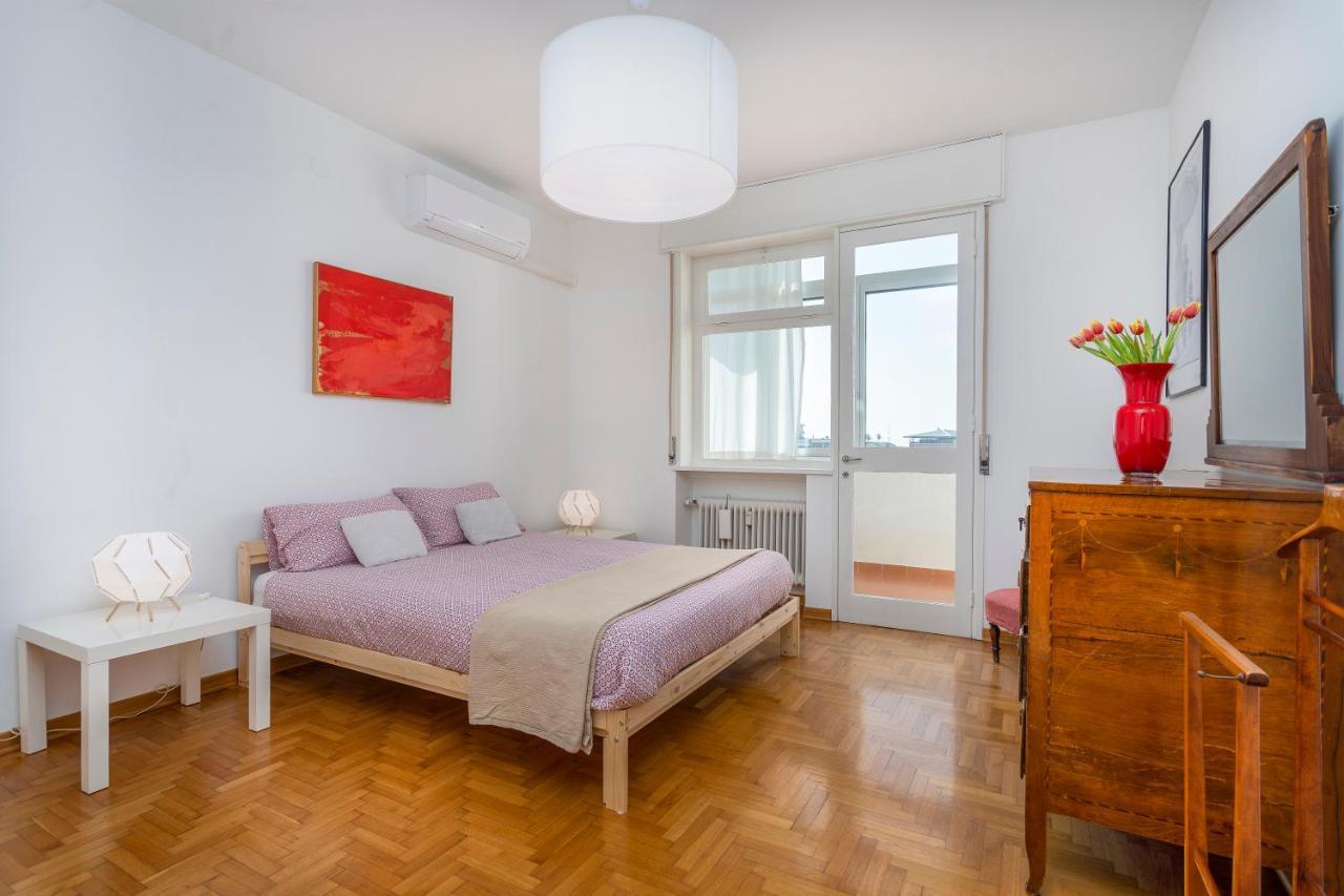 Udine Viale Venezia Huge Red Apartment Екстер'єр фото
